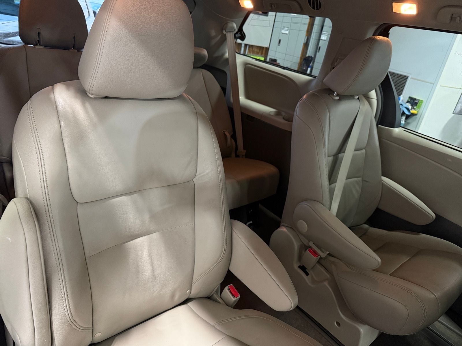 Thumbnail: 2015 Toyota Sienna - 5