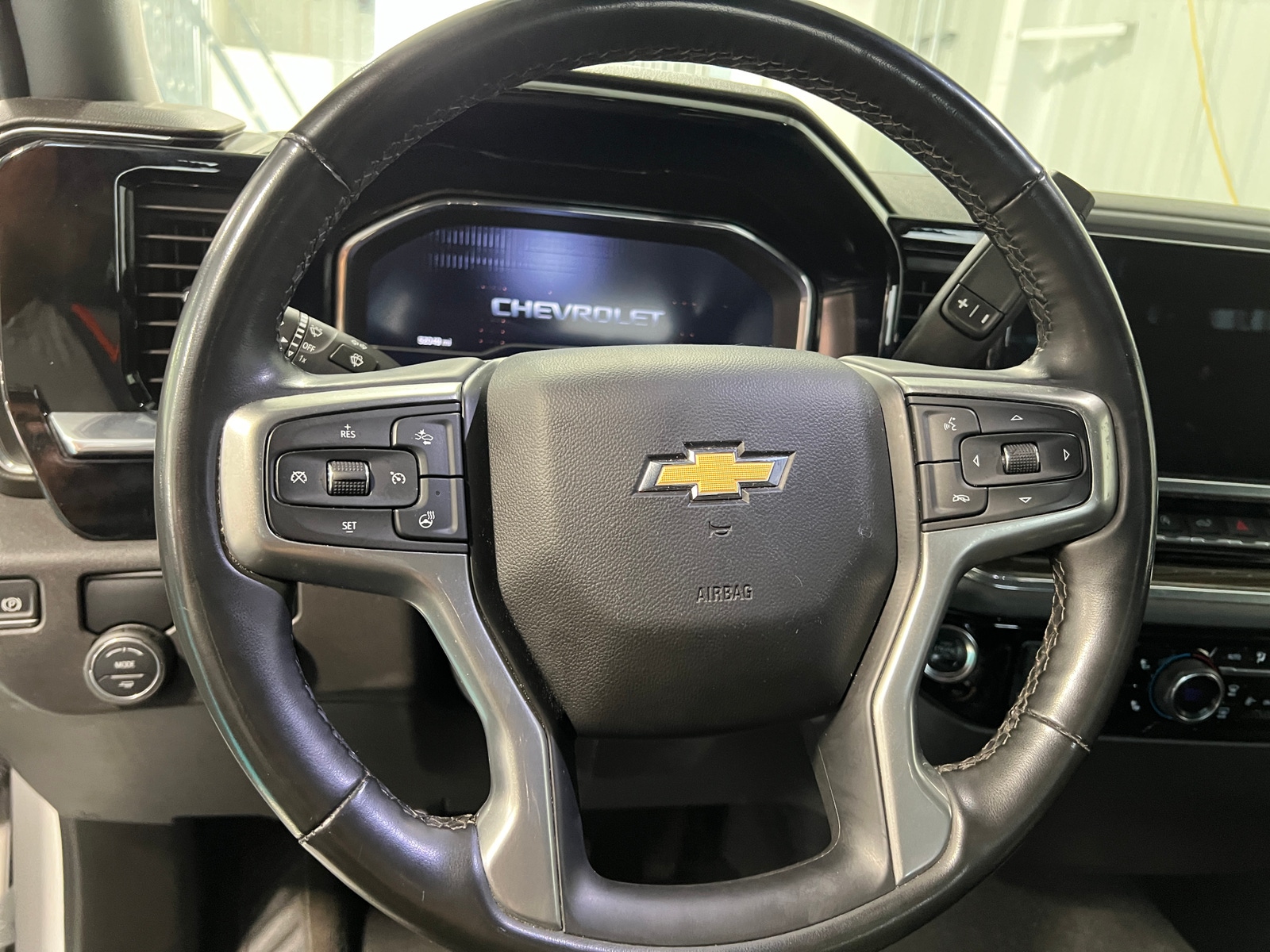 Thumbnail: 2025 Chevrolet Silverado 1500 - 5