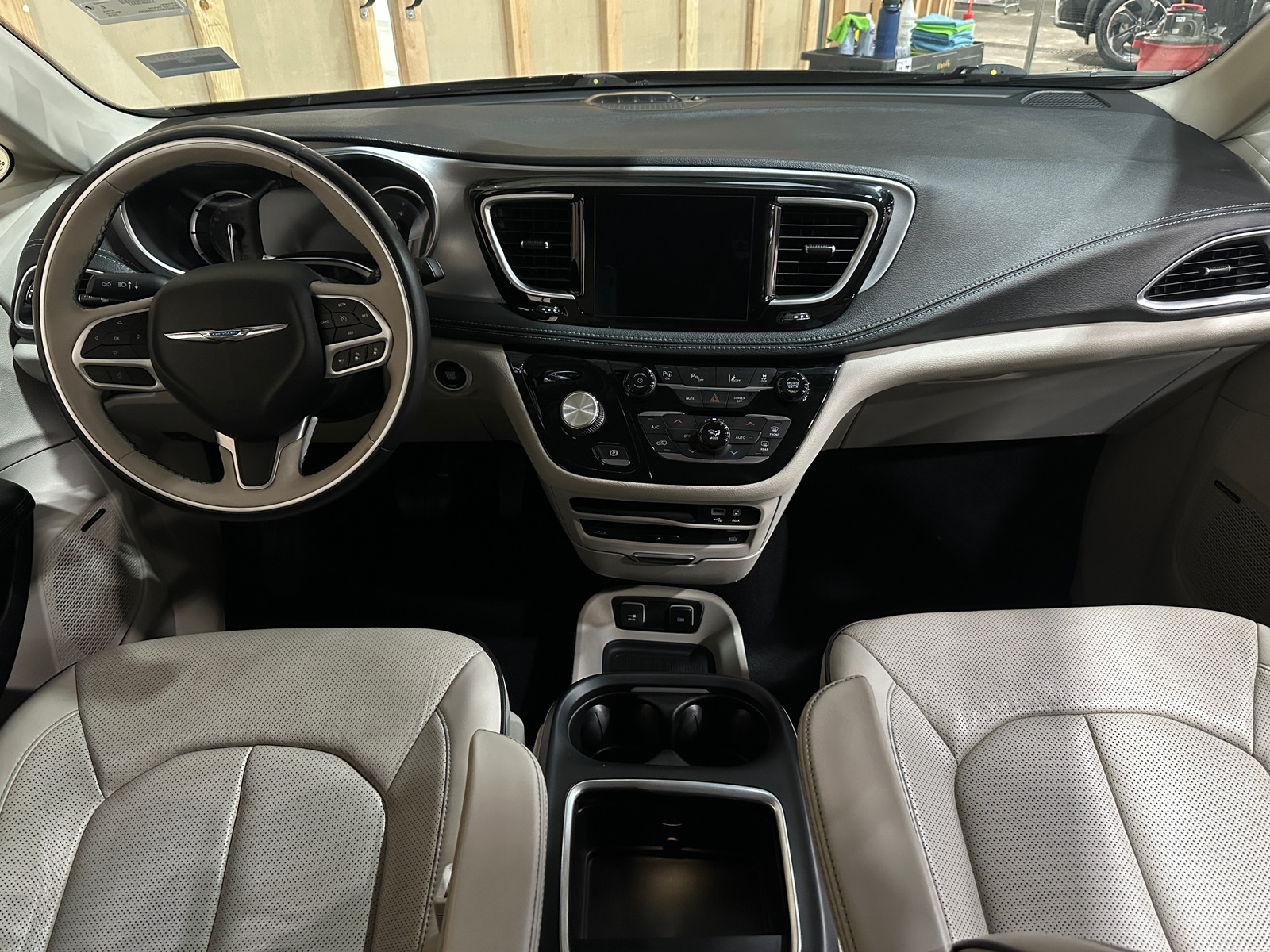 Thumbnail: 2018 Chrysler Pacifica - 2