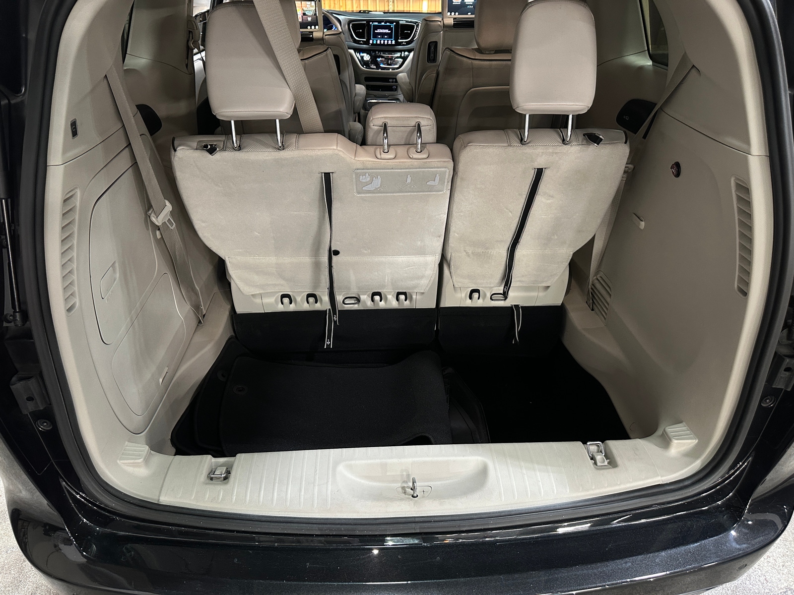 Thumbnail: 2018 Chrysler Pacifica - 6