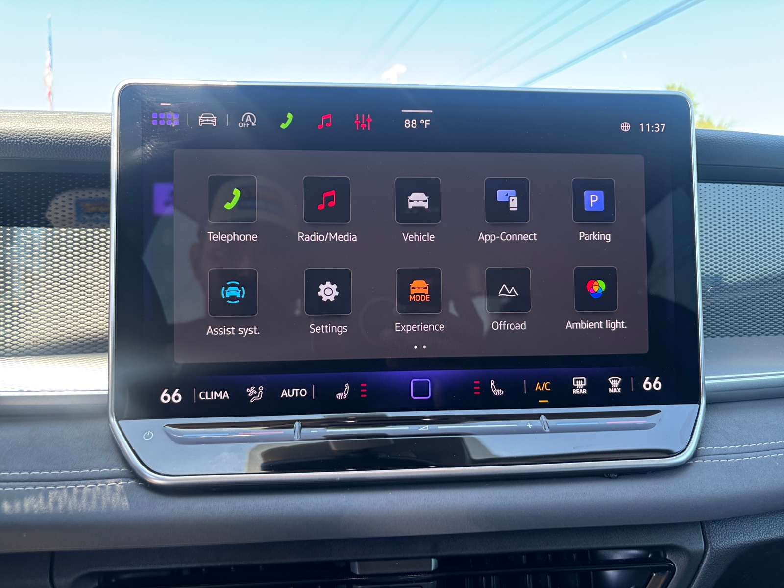Thumbnail: 2026 Volkswagen Tiguan - 4