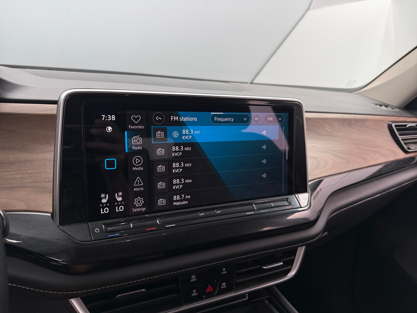 Thumbnail: 2026 Volkswagen Atlas - 3