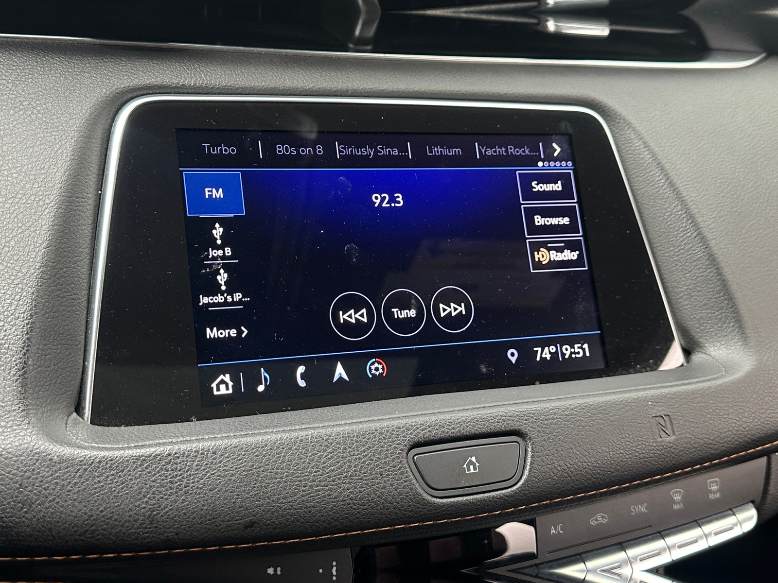 Thumbnail: 2019 Cadillac XT4 - 3