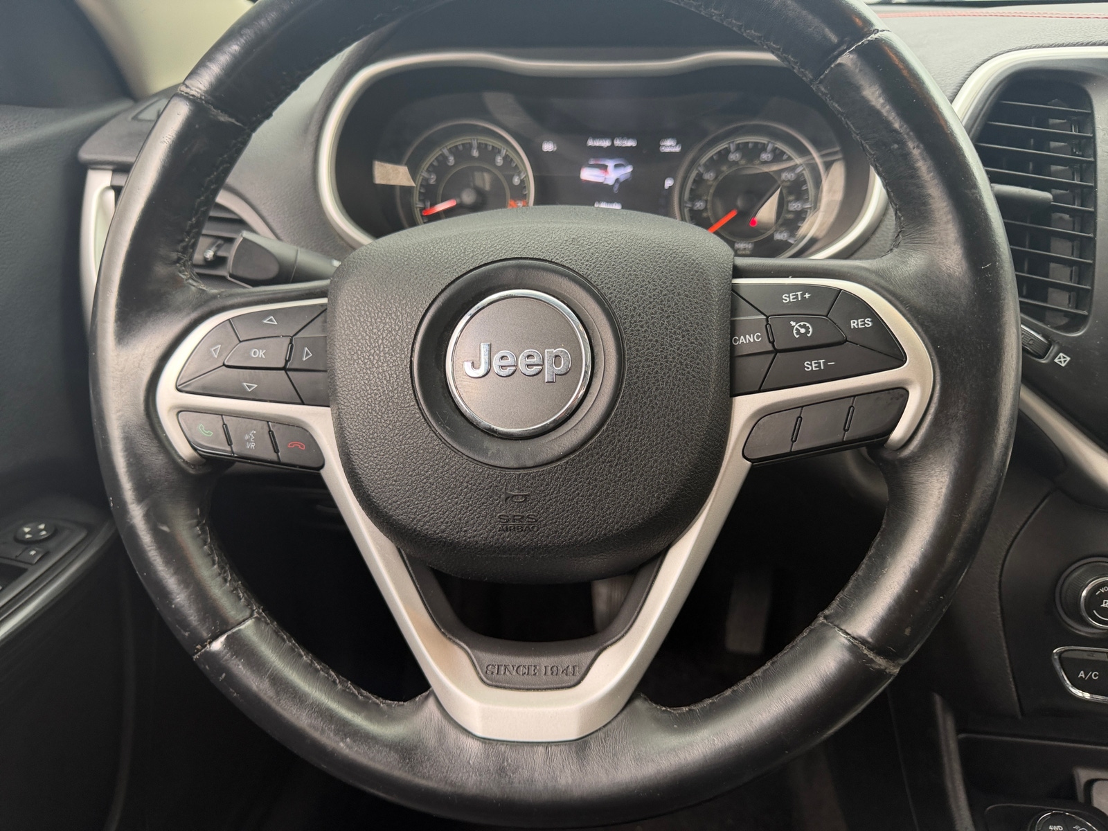 Thumbnail: 2015 Jeep Cherokee - 5