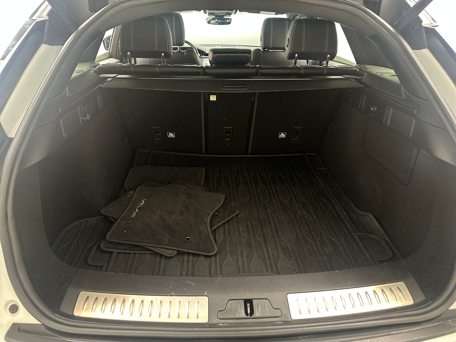 Thumbnail: 2020 Land Rover Range Rover Velar - 6
