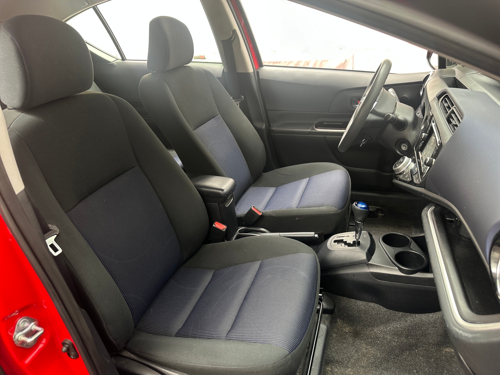 Thumbnail: 2016 Toyota Prius c - 2