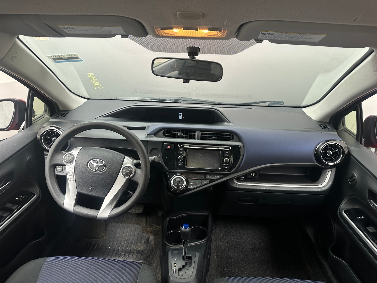 Thumbnail: 2016 Toyota Prius c - 3