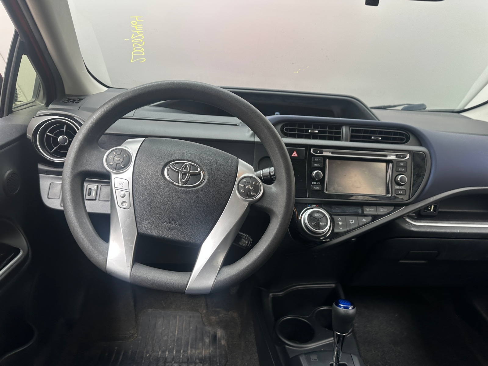 Thumbnail: 2016 Toyota Prius c - 5