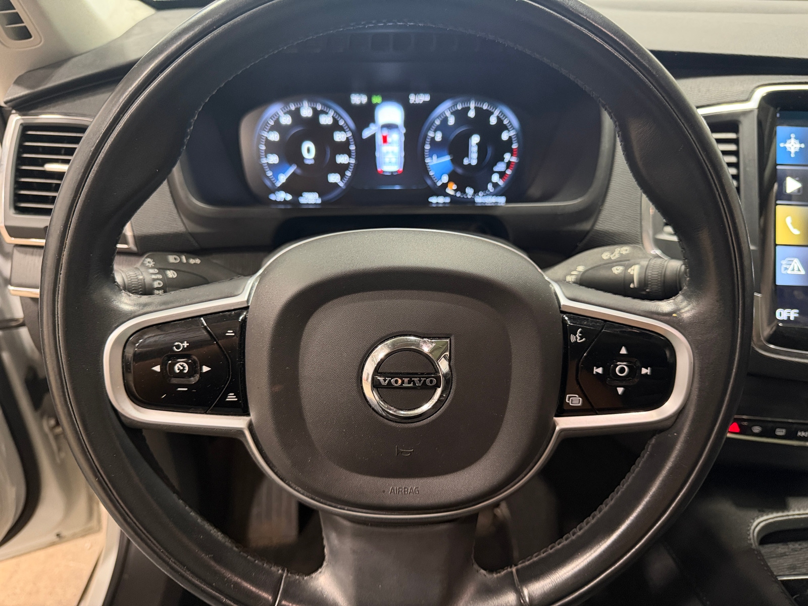 Thumbnail: 2020 Volvo XC90 - 4
