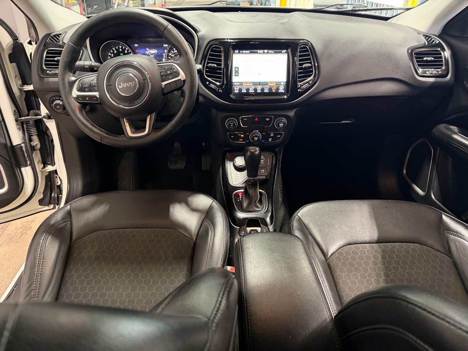 Thumbnail: 2018 Jeep Compass - 3