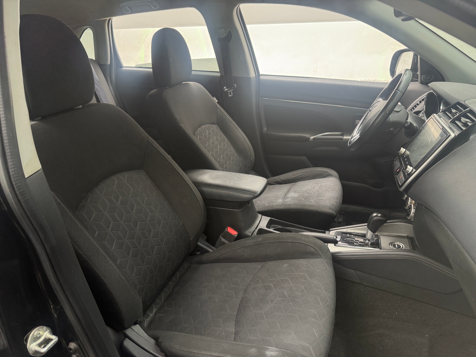 Thumbnail: 2020 Mitsubishi Outlander Sport - 2