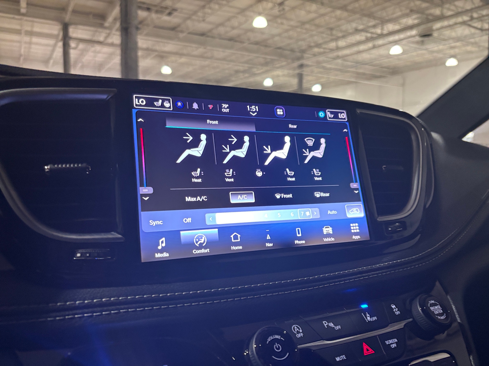 Thumbnail: 2025 Chrysler Pacifica - 4