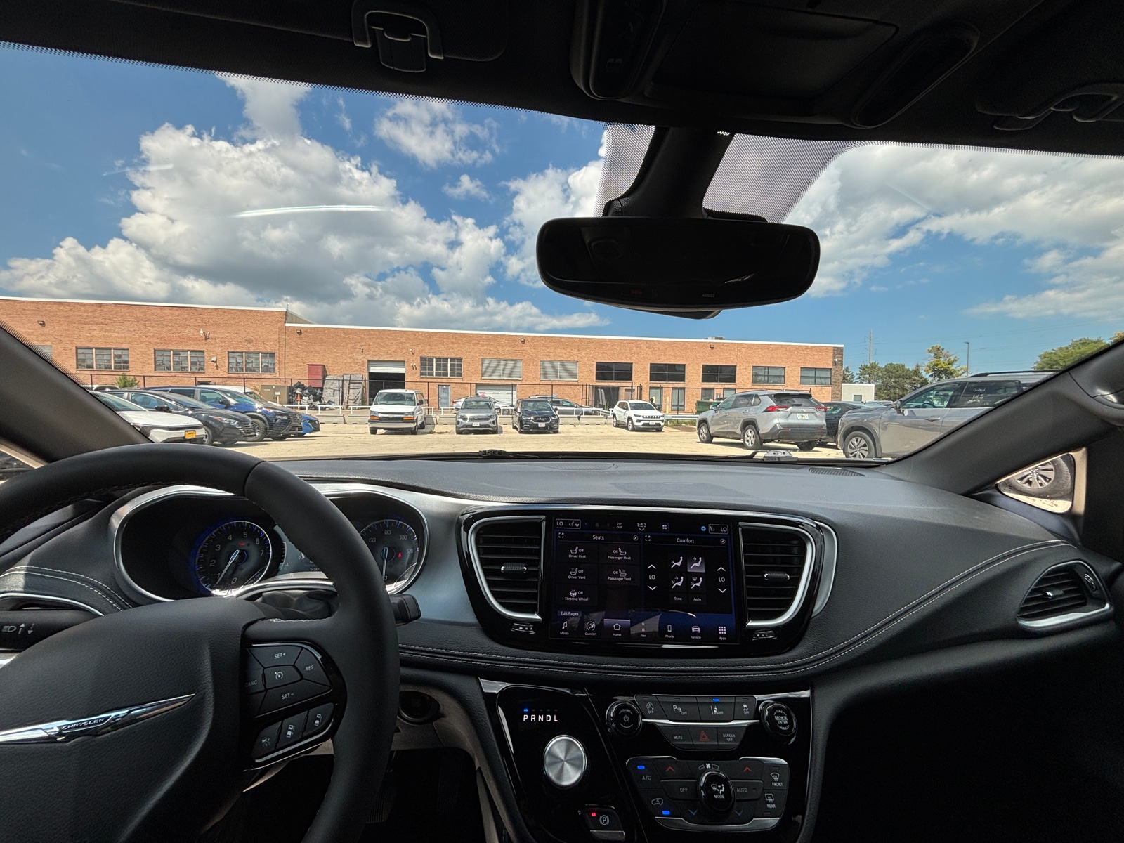 Thumbnail: 2025 Chrysler Pacifica - 3