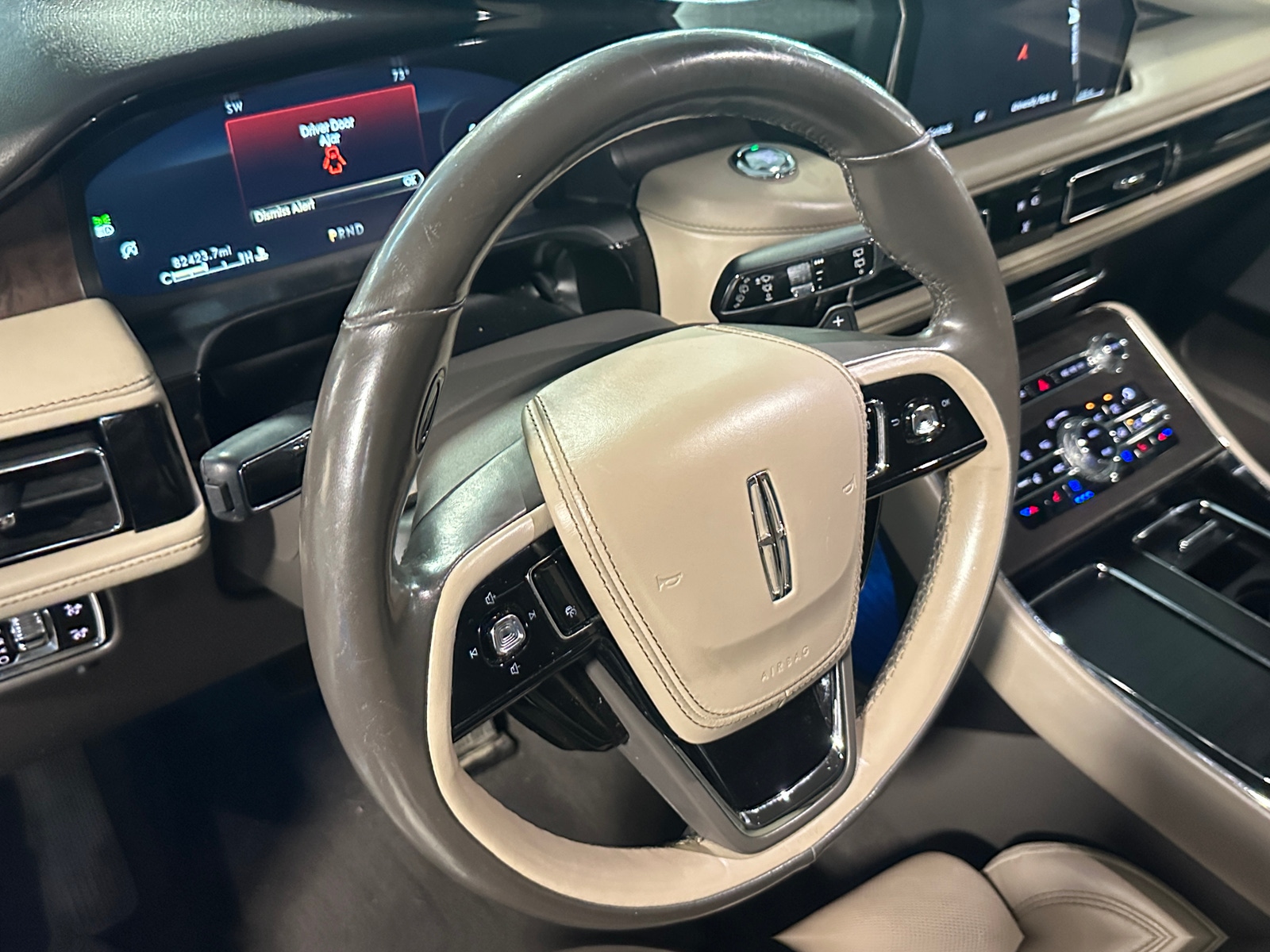Thumbnail: 2020 Lincoln Aviator - 4