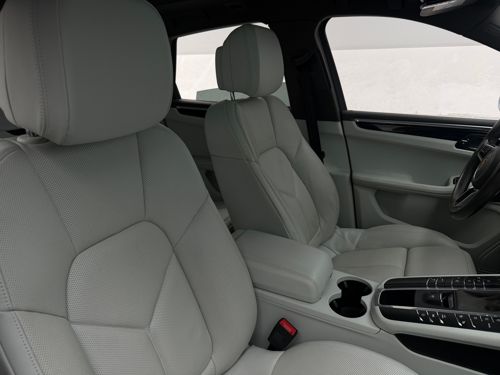 Thumbnail: 2018 Porsche Macan - 2