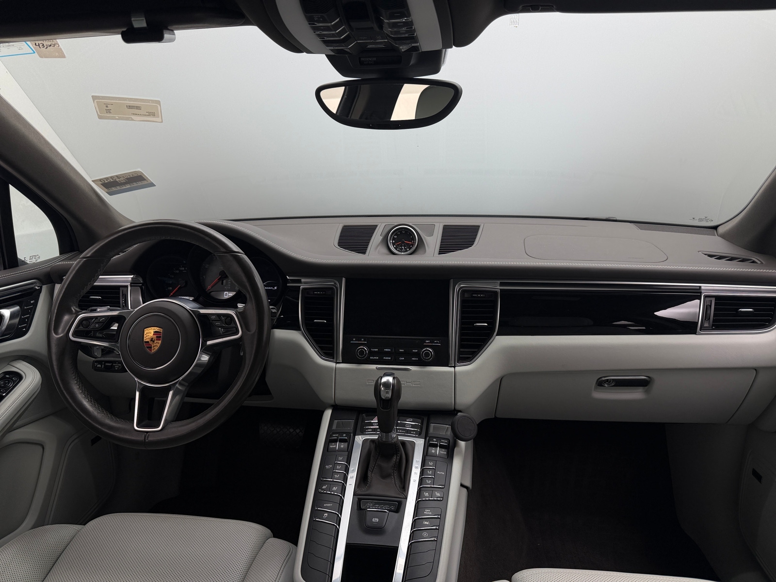 Thumbnail: 2018 Porsche Macan - 3