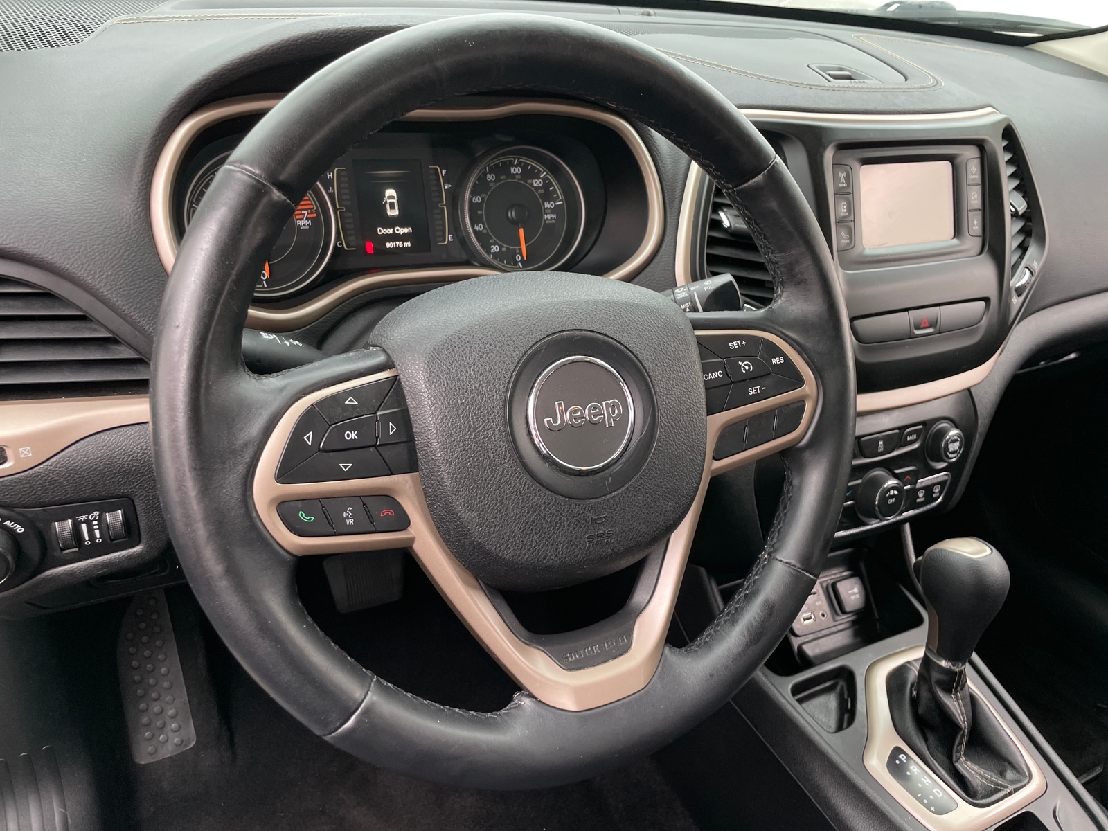 Thumbnail: 2017 Jeep Cherokee - 5