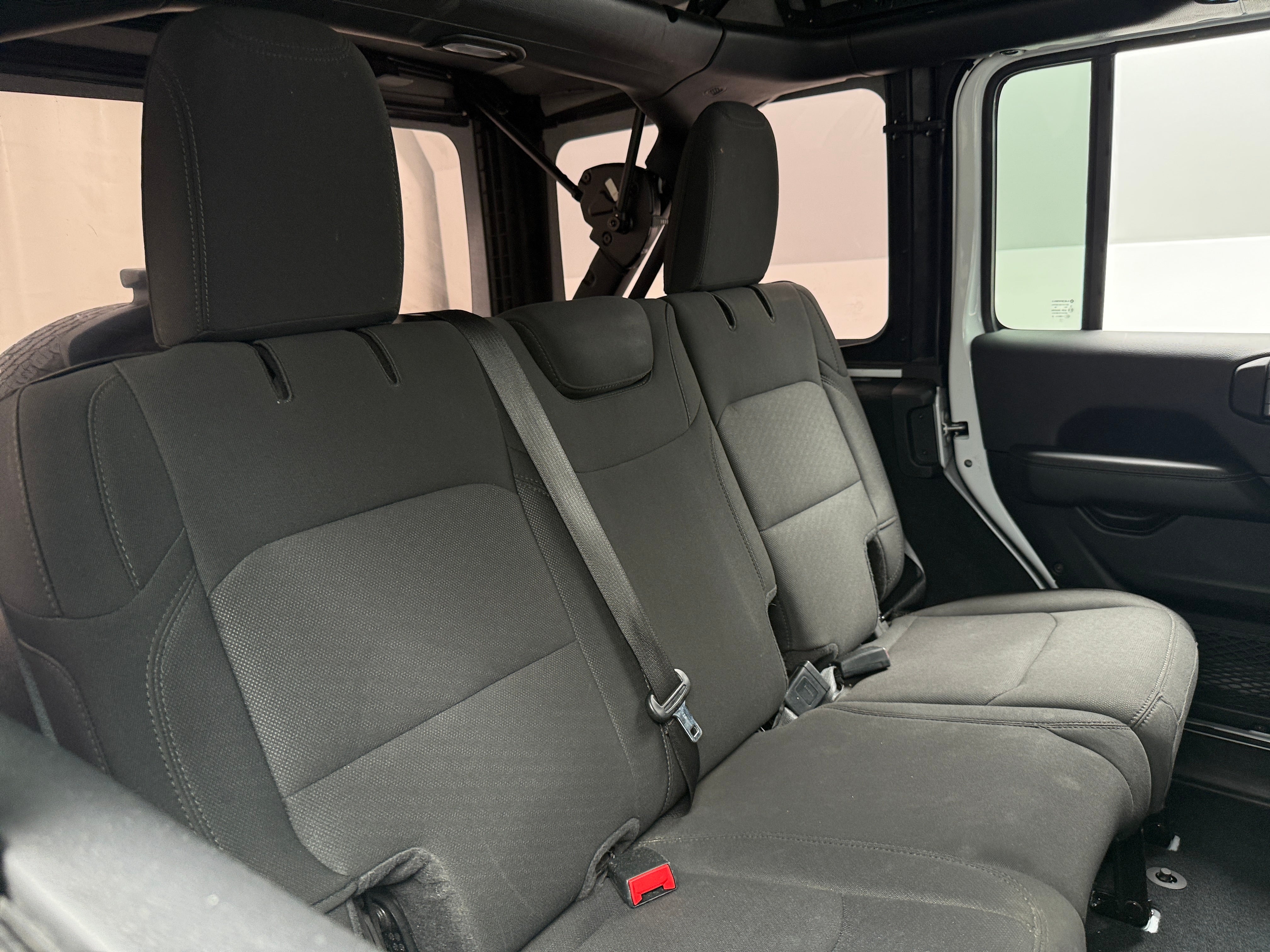 2022 Jeep Wrangler Unlimited Sahara - Photo 7