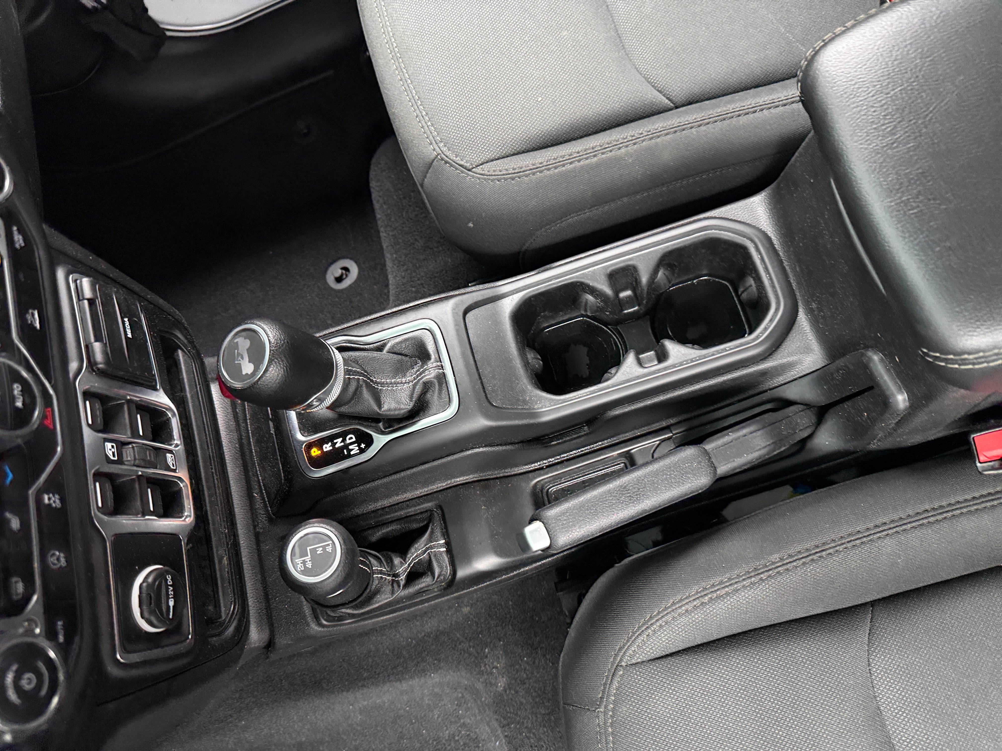 2022 Jeep Wrangler Unlimited Sahara - Photo 4