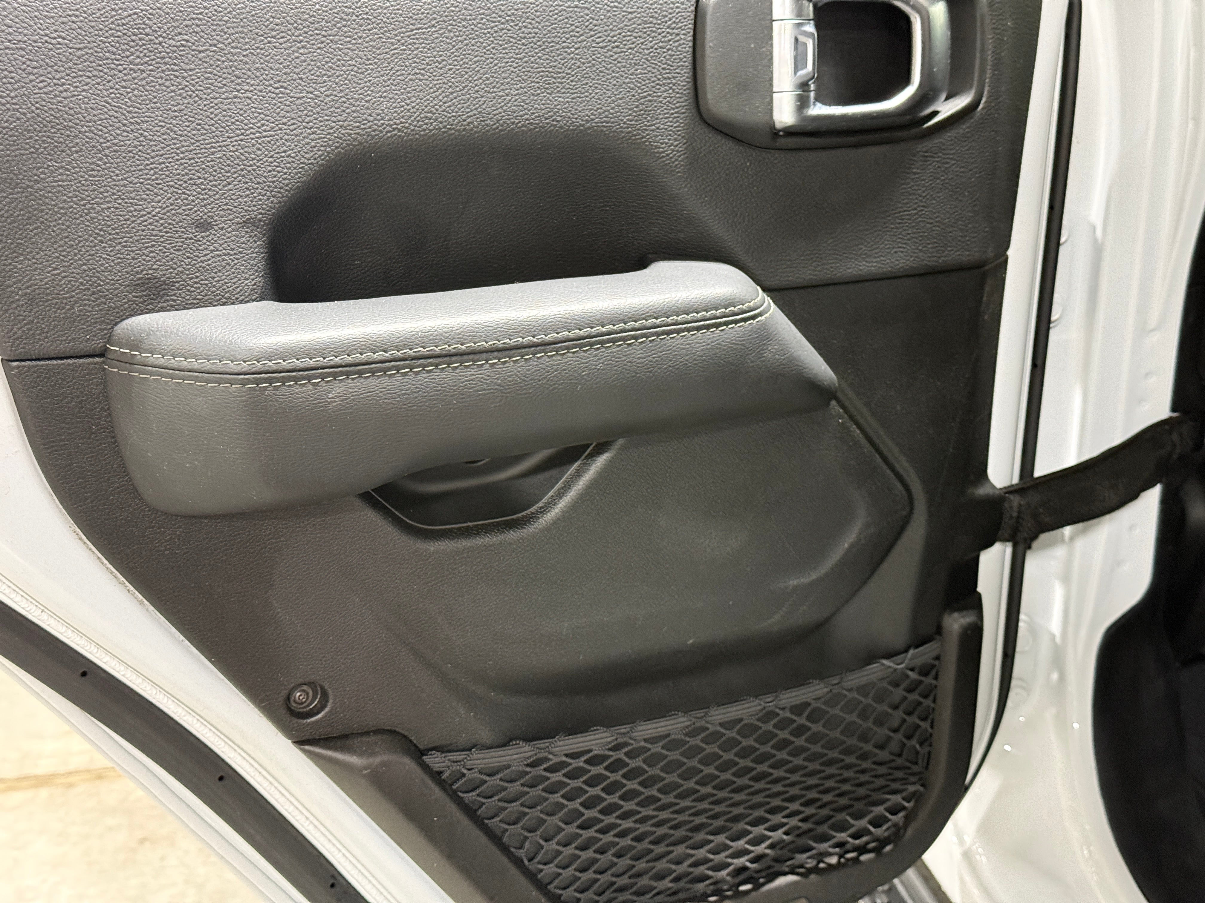 2022 Jeep Wrangler Unlimited Sahara - Photo 23