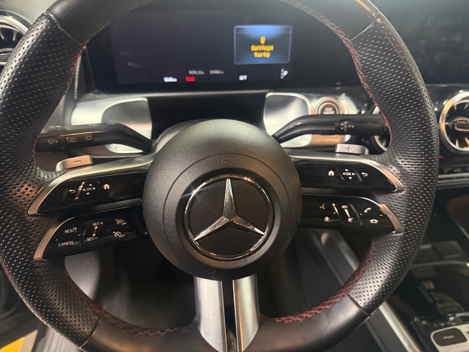 Thumbnail: 2024 Mercedes-Benz GLB - 4
