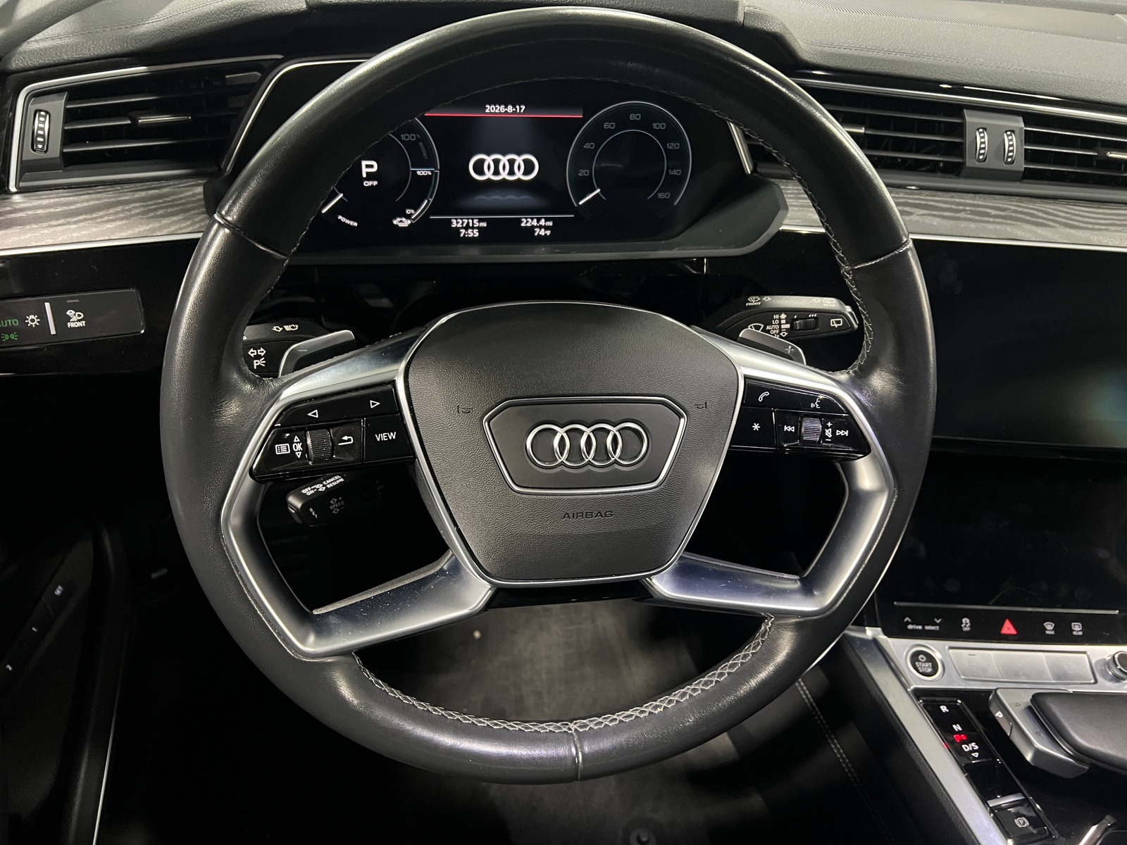 Thumbnail: 2022 Audi e-tron - 4