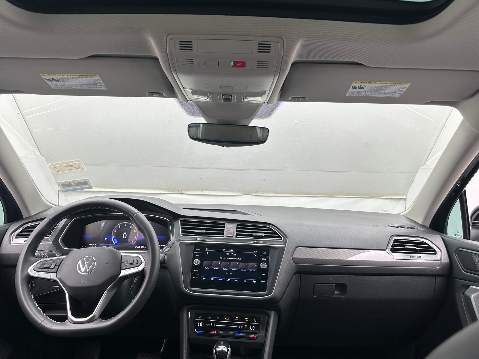 Thumbnail: 2023 Volkswagen Tiguan - 3