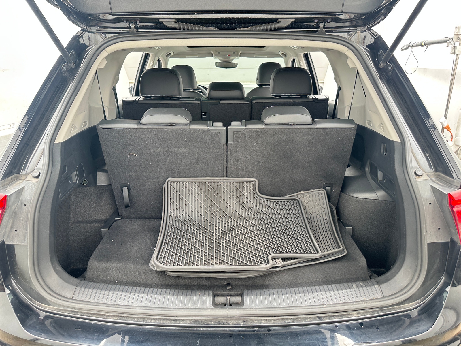 Thumbnail: 2023 Volkswagen Tiguan - 7