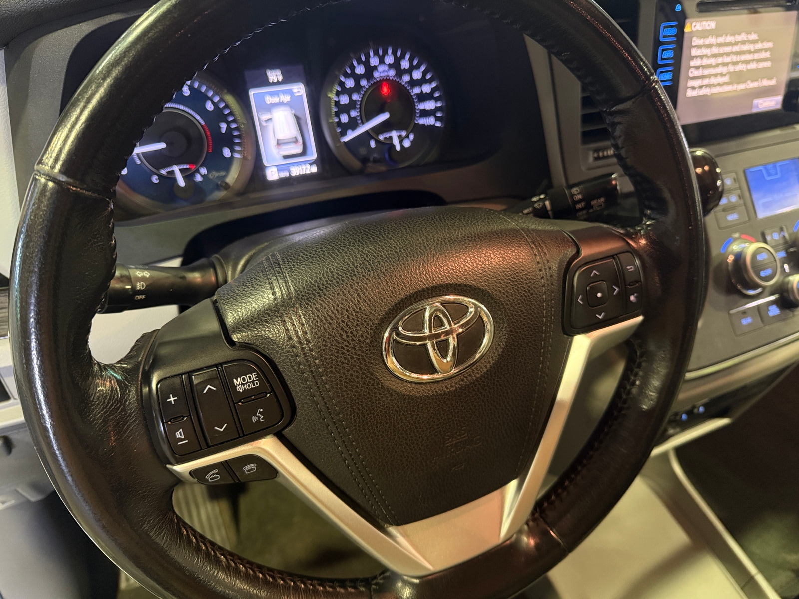 Thumbnail: 2016 Toyota Sienna - 4