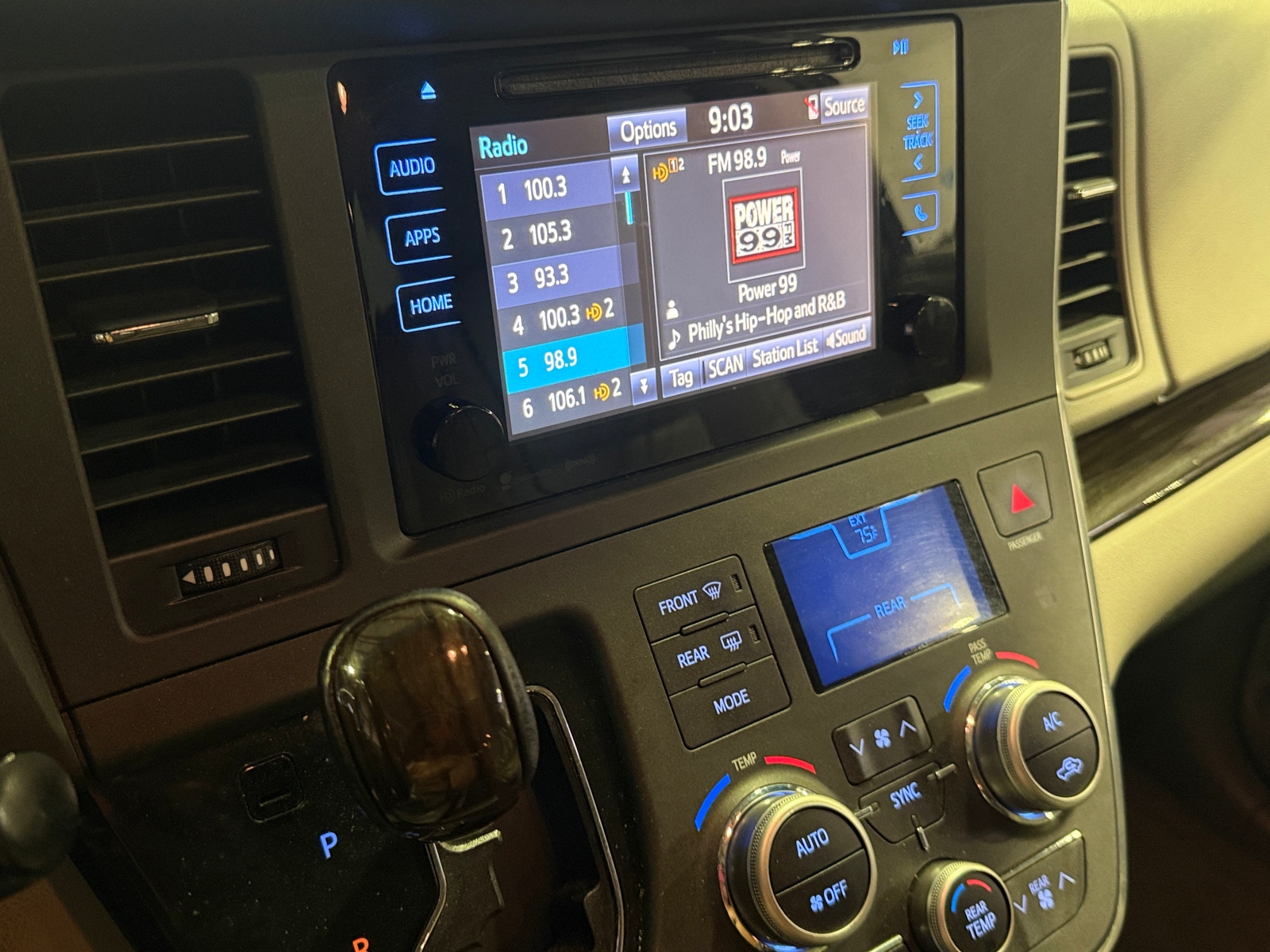 Thumbnail: 2016 Toyota Sienna - 3