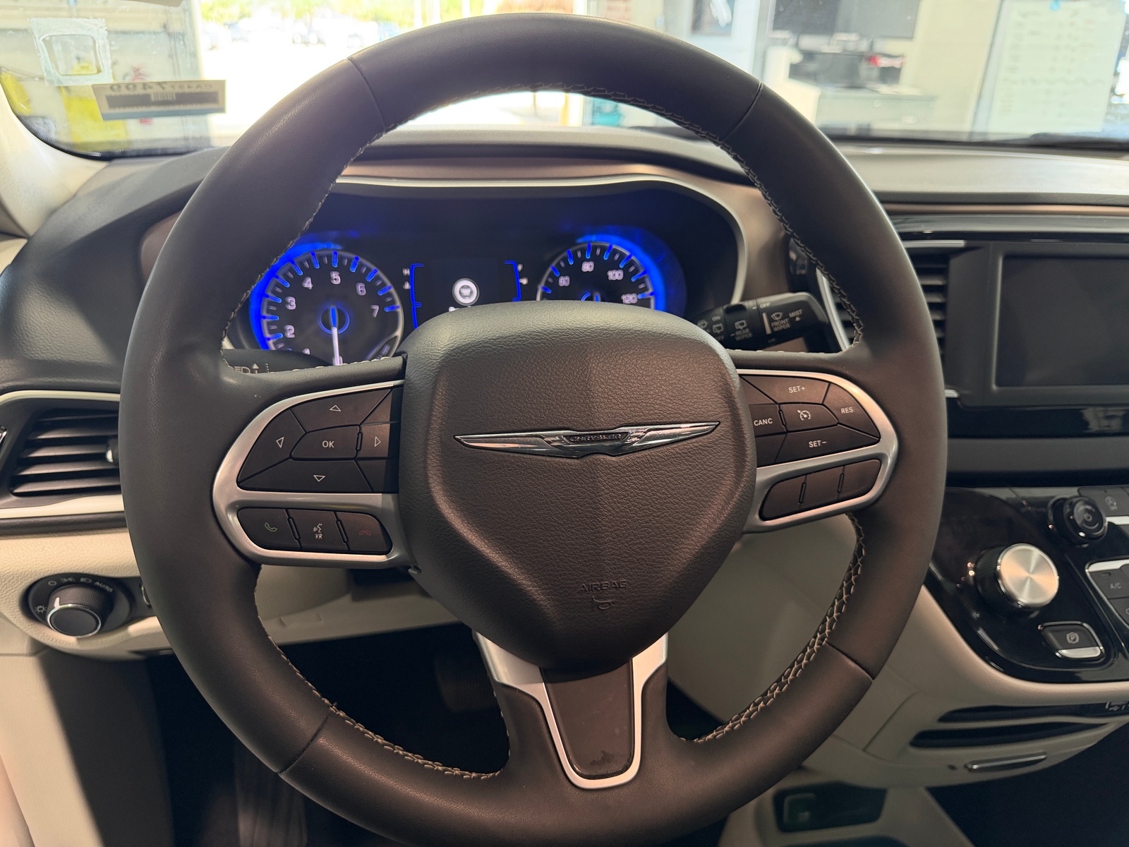 Thumbnail: 2024 Chrysler Voyager - 5