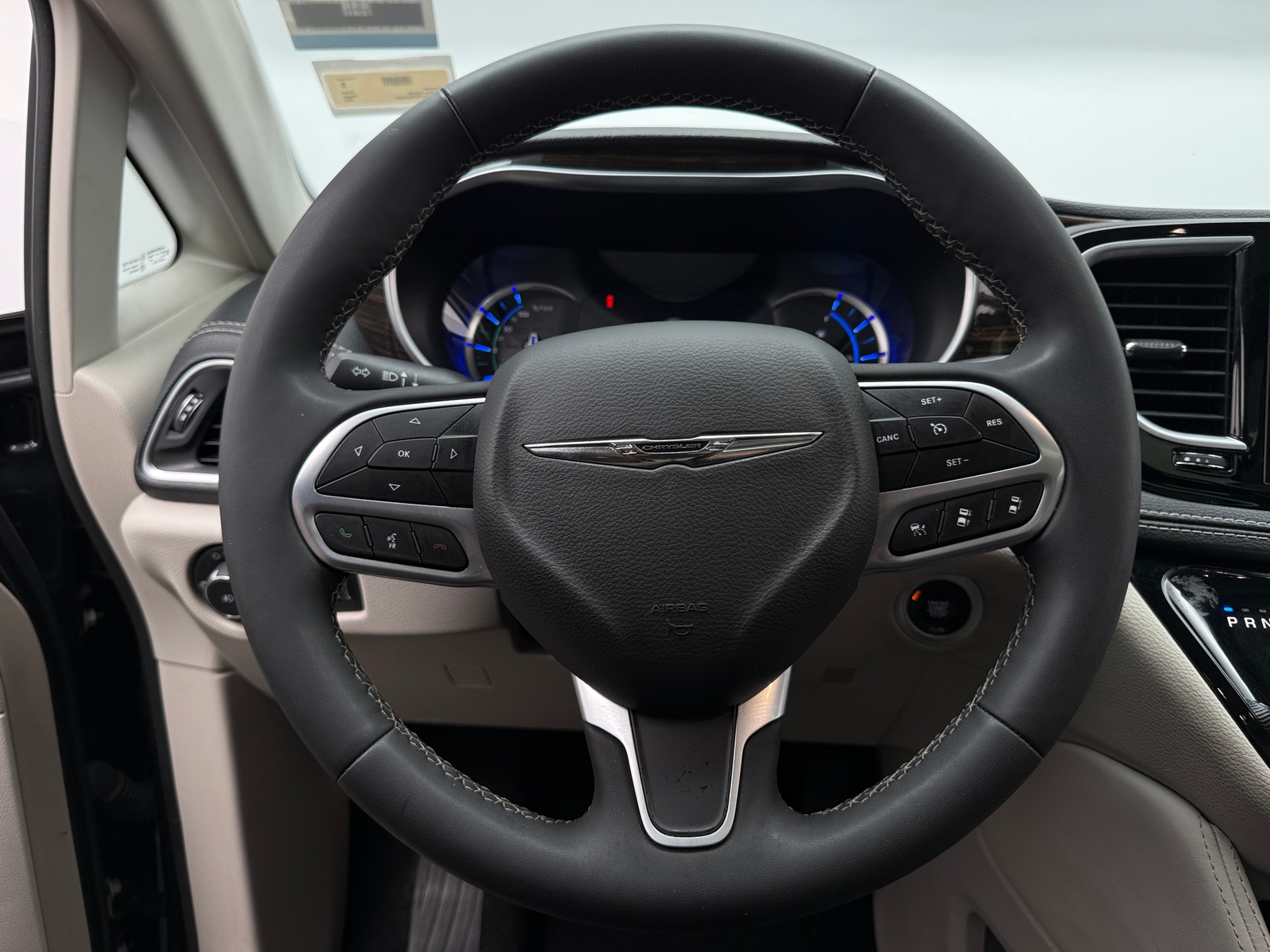 Thumbnail: 2023 Chrysler Pacifica - 4