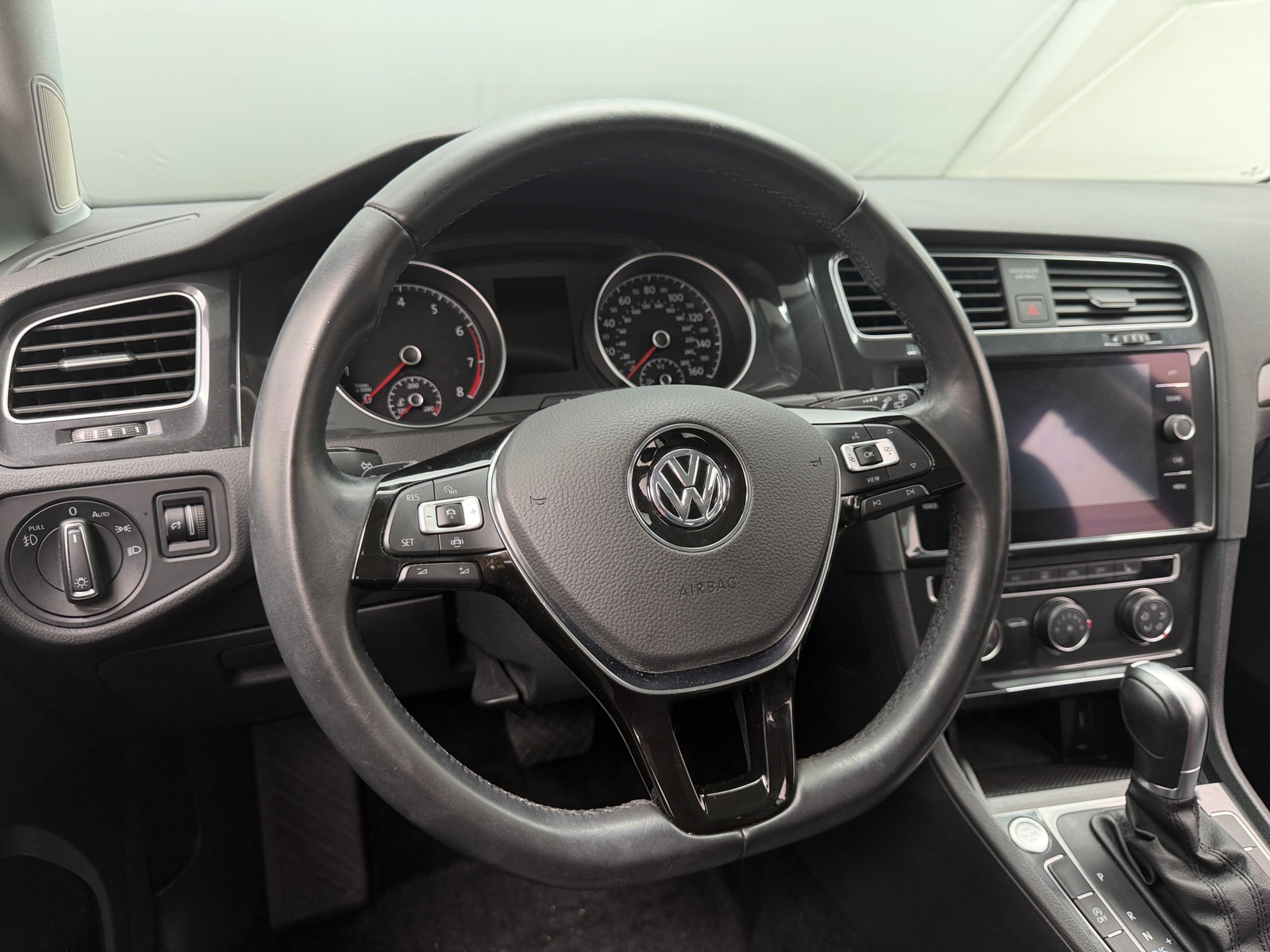 Thumbnail: 2019 Volkswagen Golf - 4