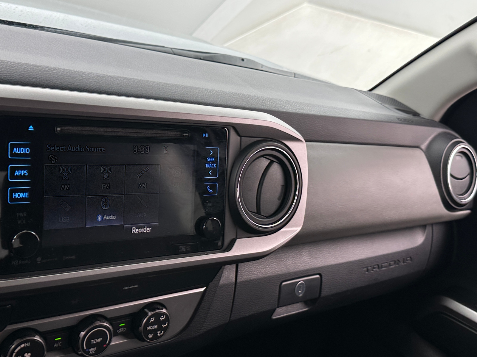 Thumbnail: 2019 Toyota Tacoma - 4