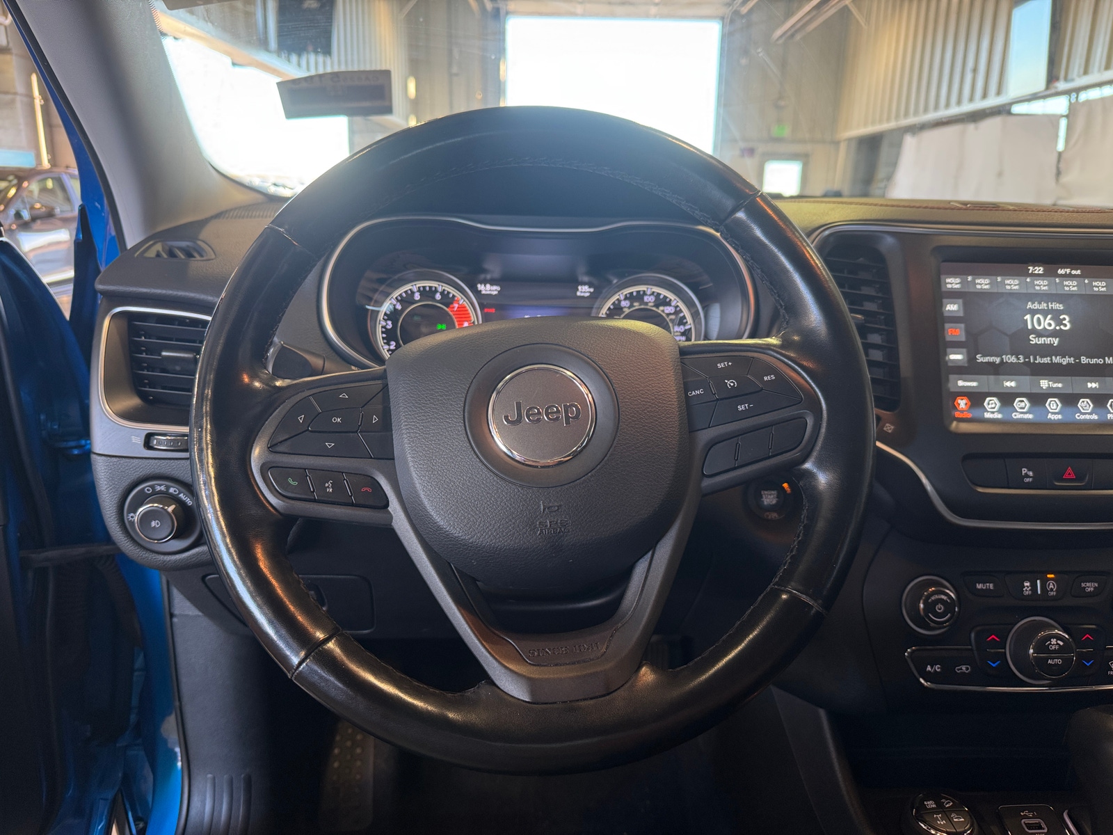 Thumbnail: 2020 Jeep Cherokee - 5