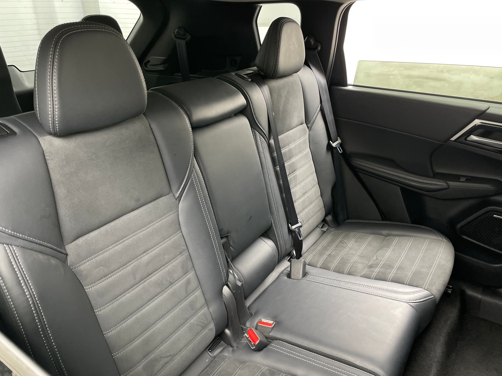 Thumbnail: 2025 Mitsubishi Outlander - 5