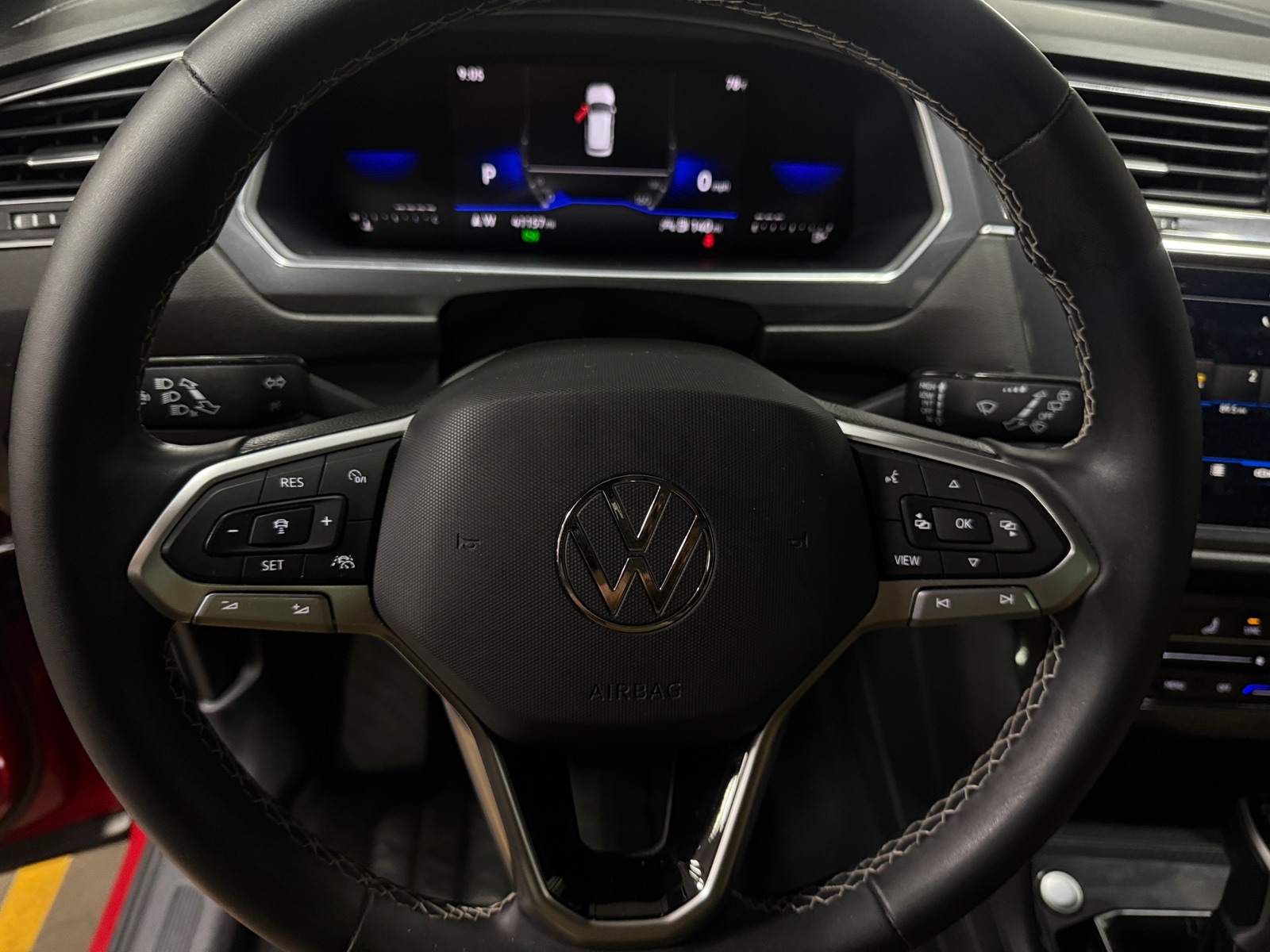 Thumbnail: 2023 Volkswagen Tiguan - 4