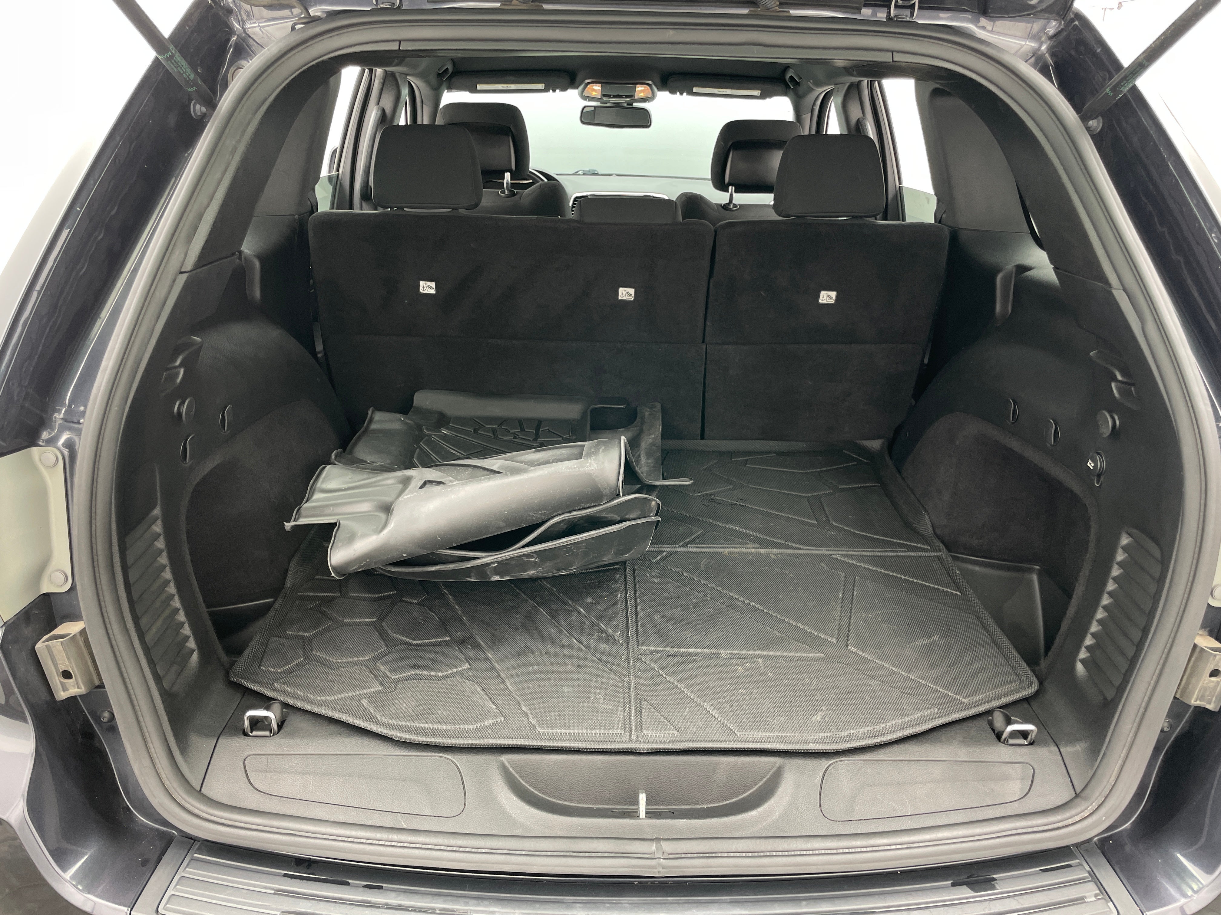 Used 2016 Jeep Grand Cherokee Laredo E with VIN 1C4RJFAGXGC421056 for sale in Pewaukee, WI