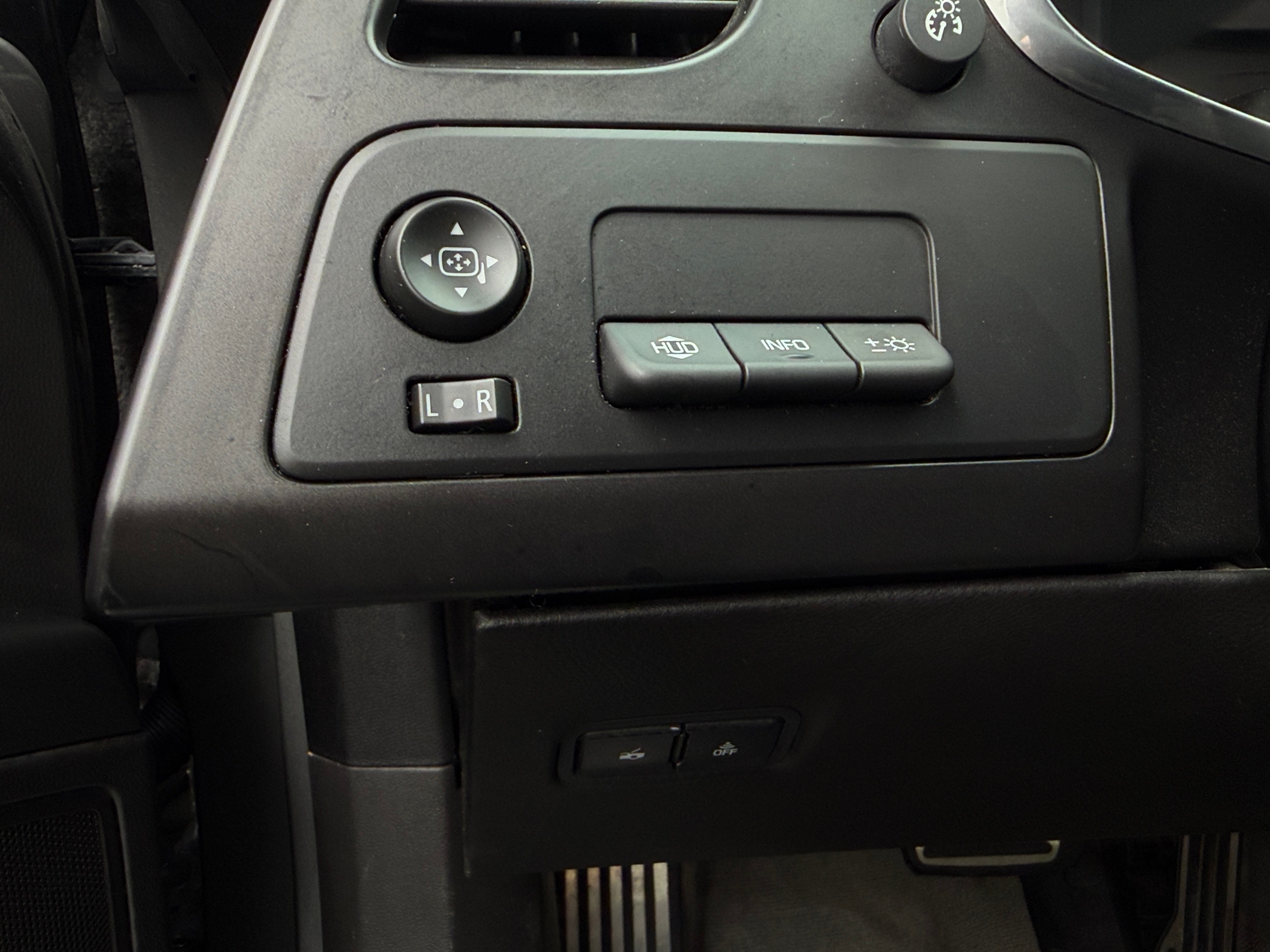 1G1YM2D77G5102718