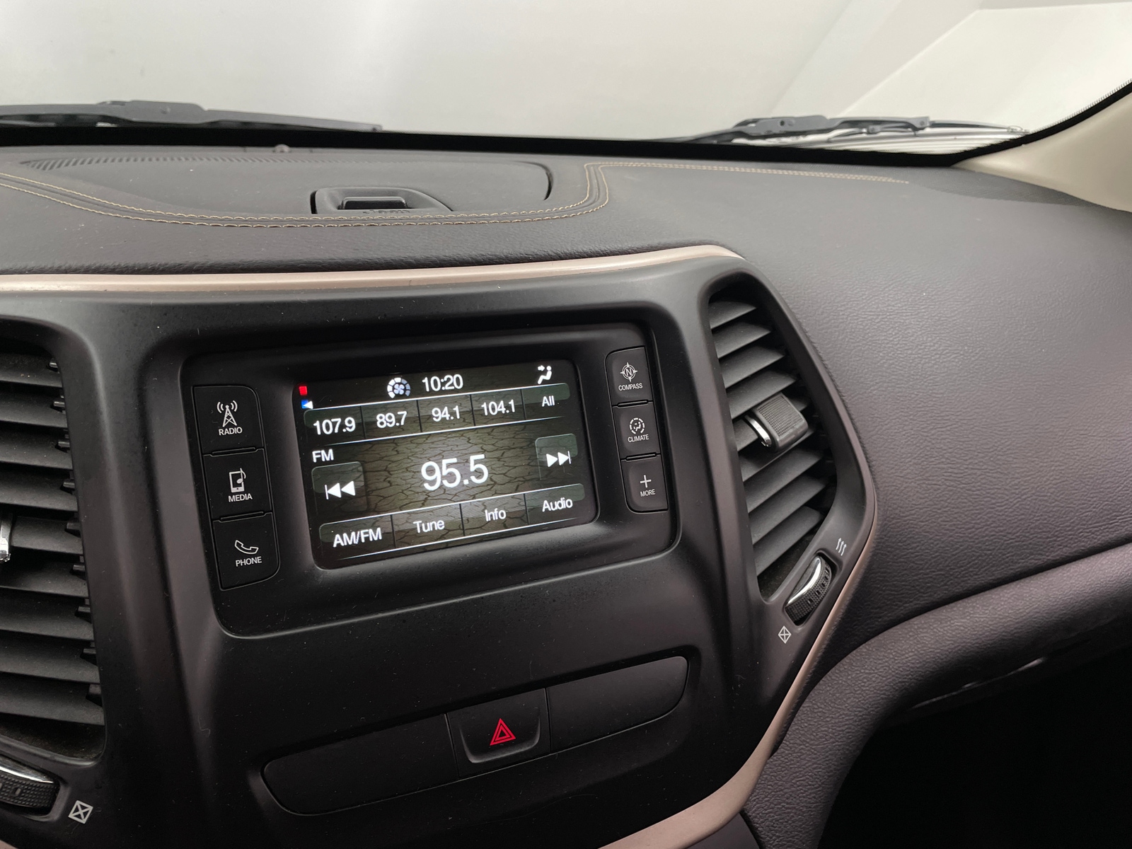 Thumbnail: 2017 Jeep Cherokee - 4
