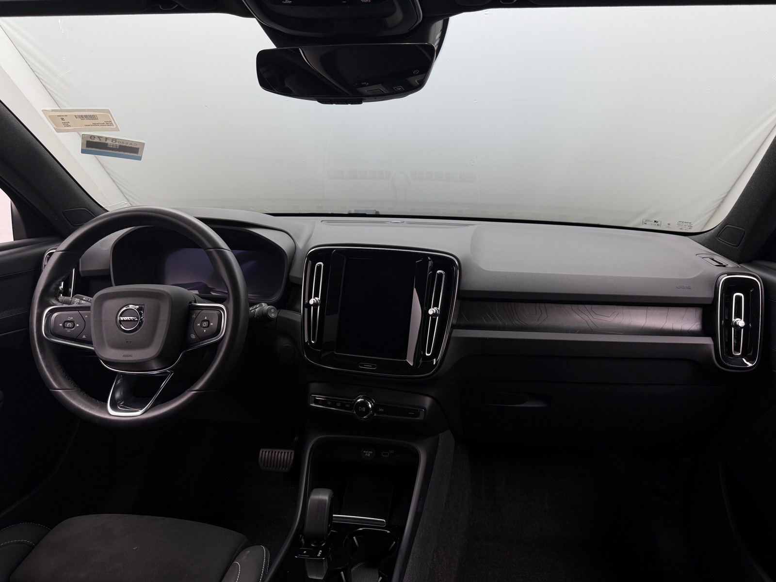Thumbnail: 2024 Volvo XC40 - 2