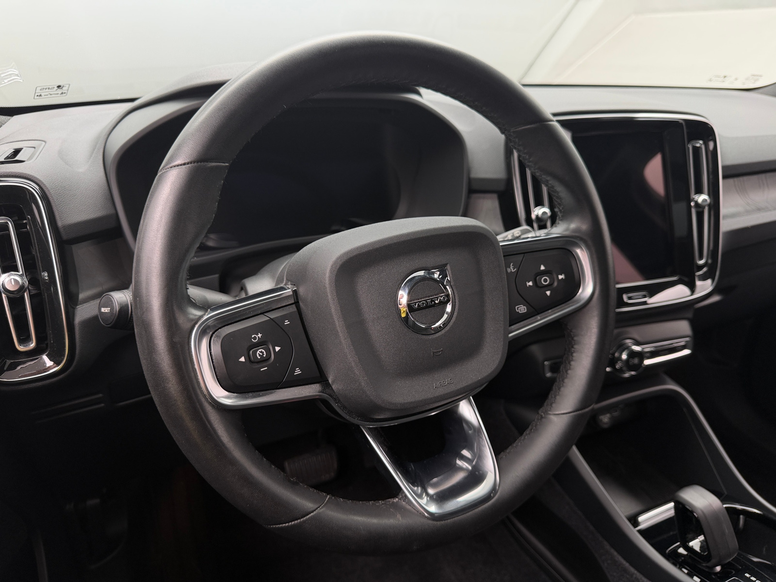 Thumbnail: 2024 Volvo XC40 - 4