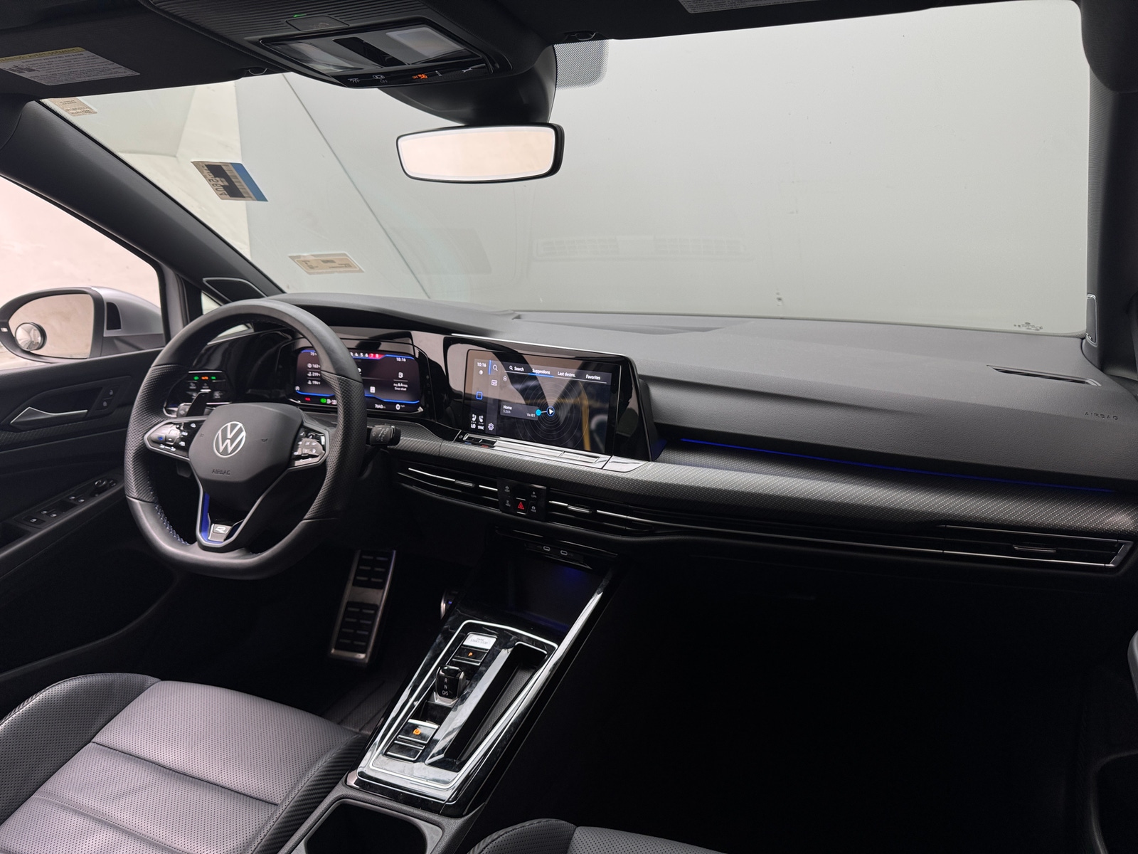 Thumbnail: 2023 Volkswagen Golf - 3