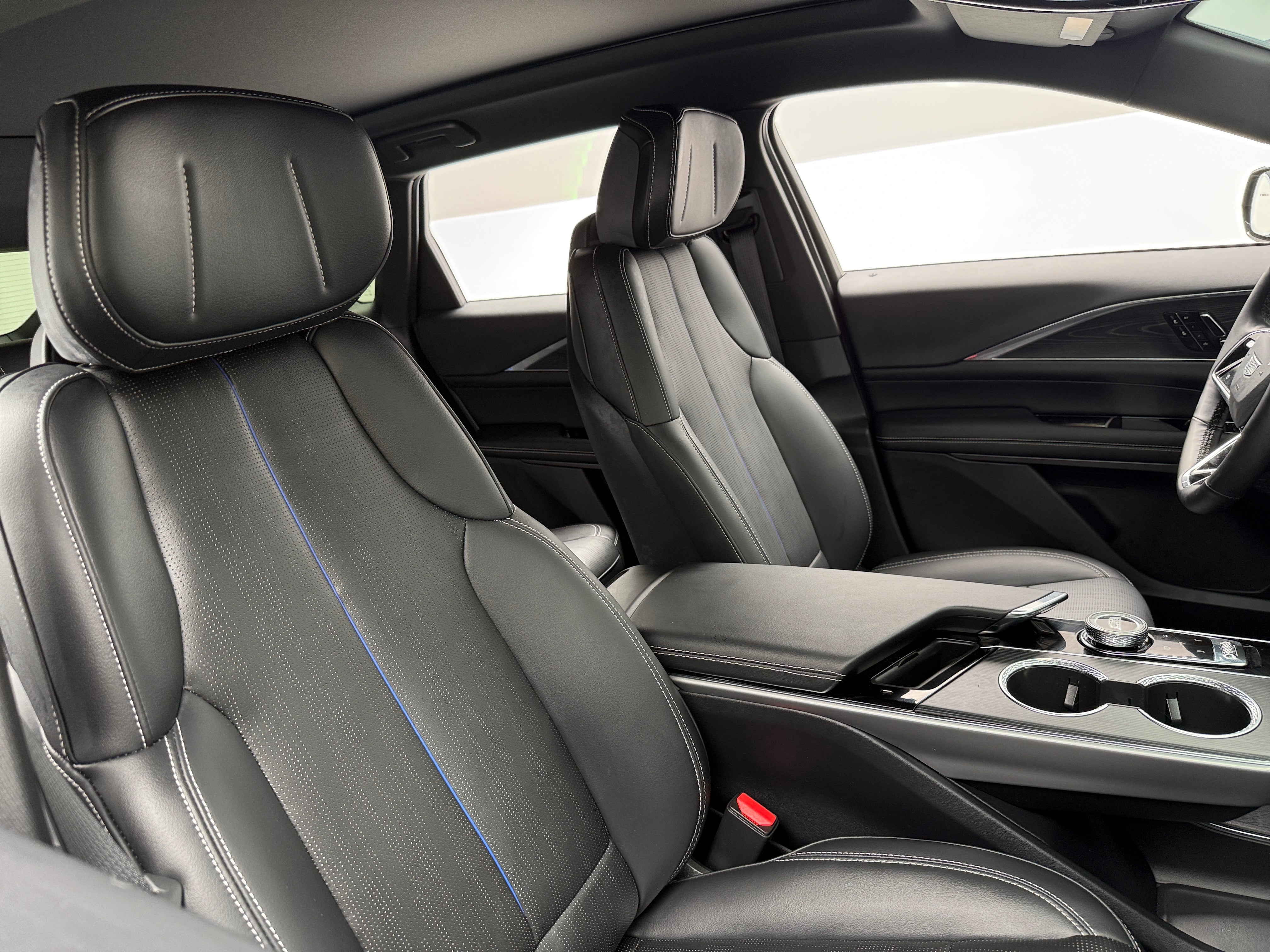 2024 Cadillac LYRIQ Luxury 1 - Photo 8