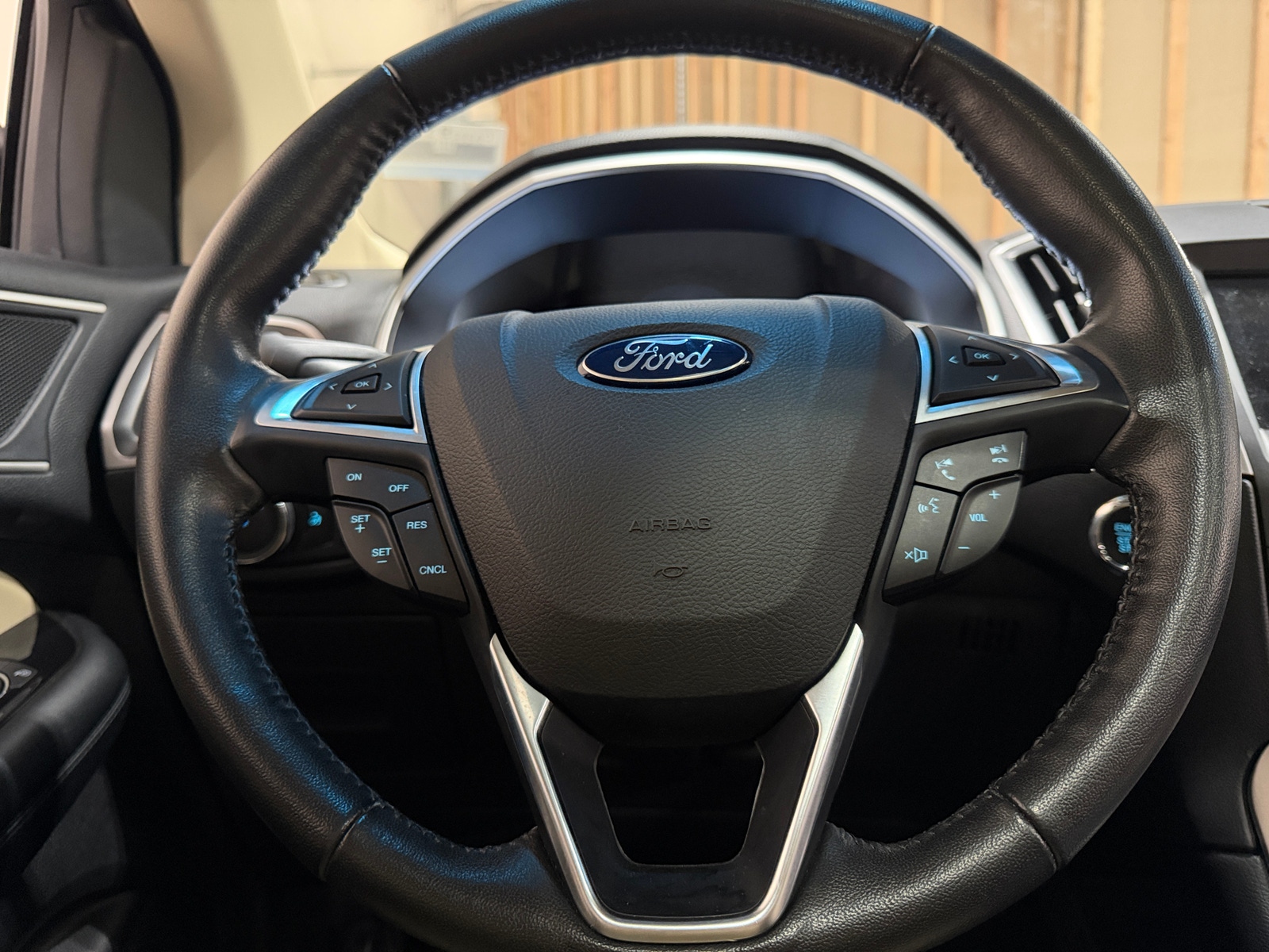 Thumbnail: 2017 Ford Edge - 4