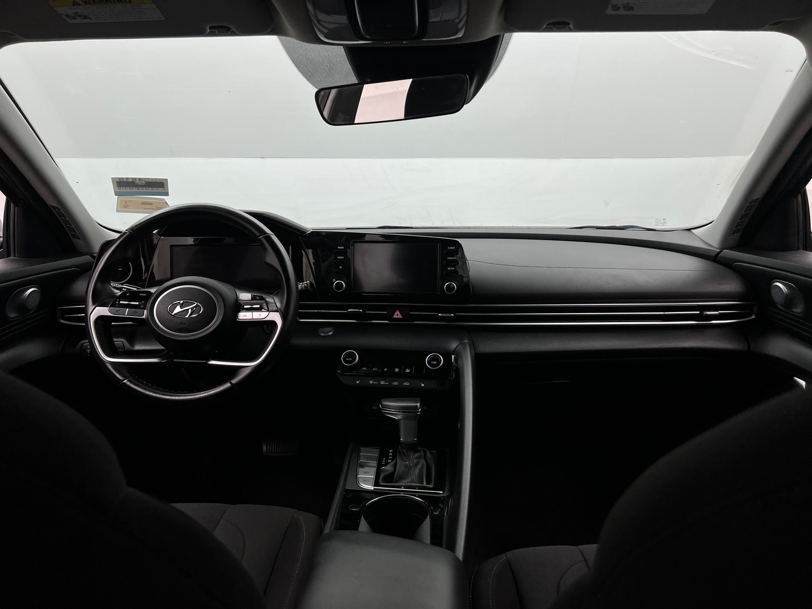 Thumbnail: 2022 Hyundai Elantra - 3