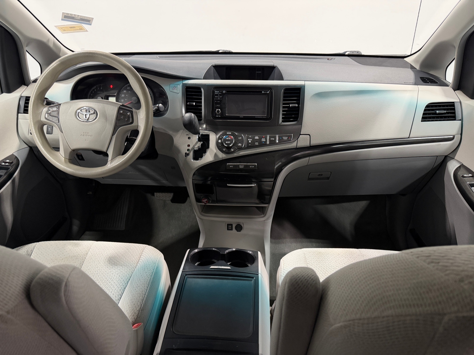 Thumbnail: 2014 Toyota Sienna - 3