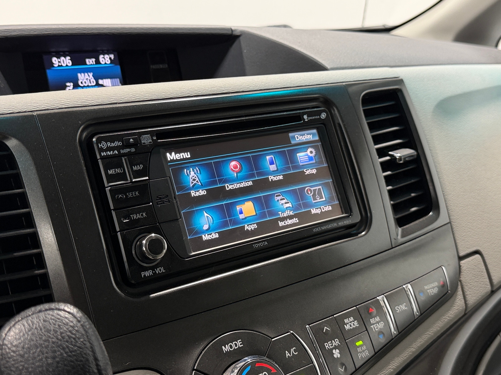 Thumbnail: 2014 Toyota Sienna - 4