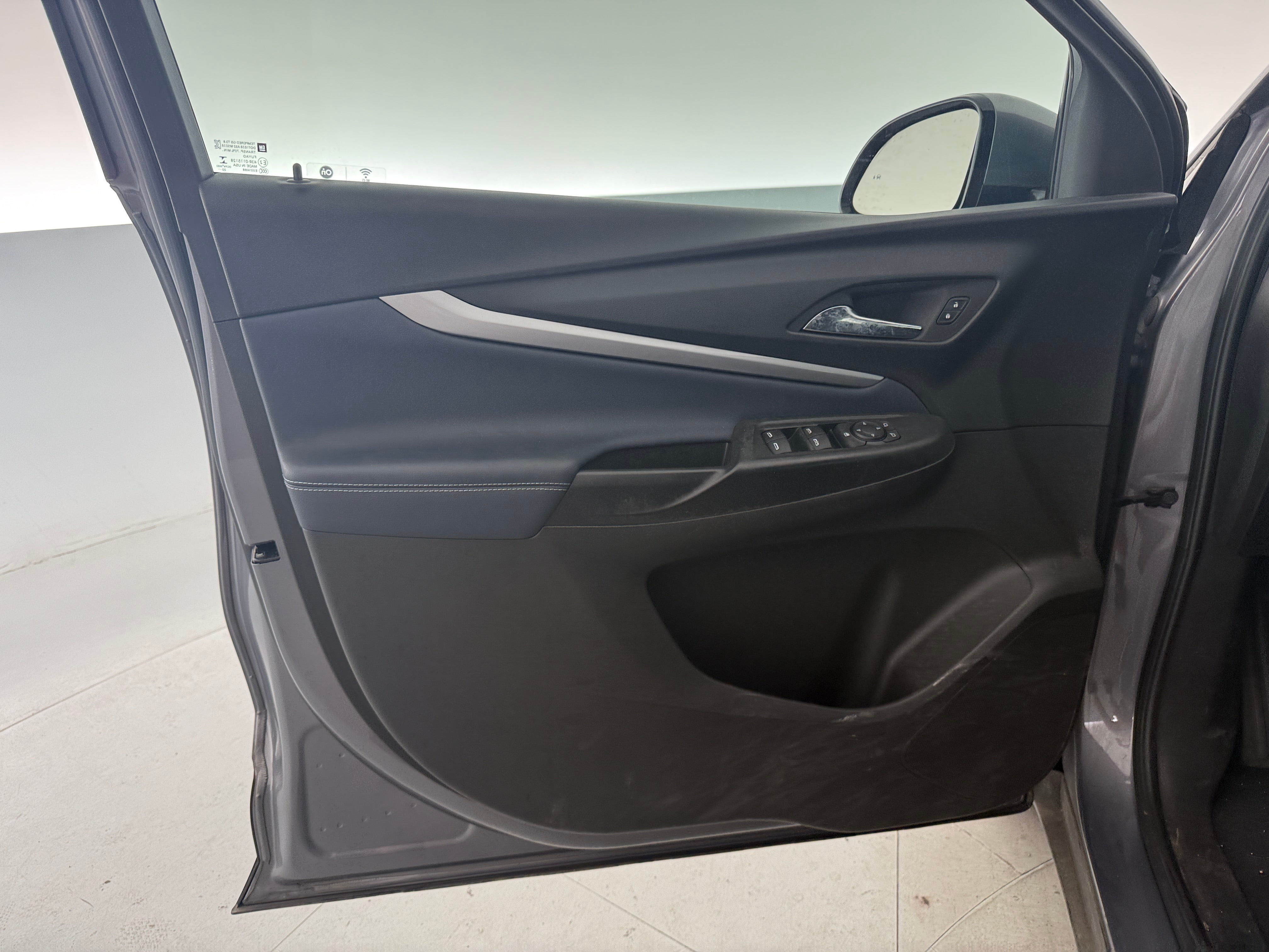 Used 2023 Chevrolet Bolt EUV LT with VIN 1G1FY6S08P4124127 for sale in Pewaukee, WI