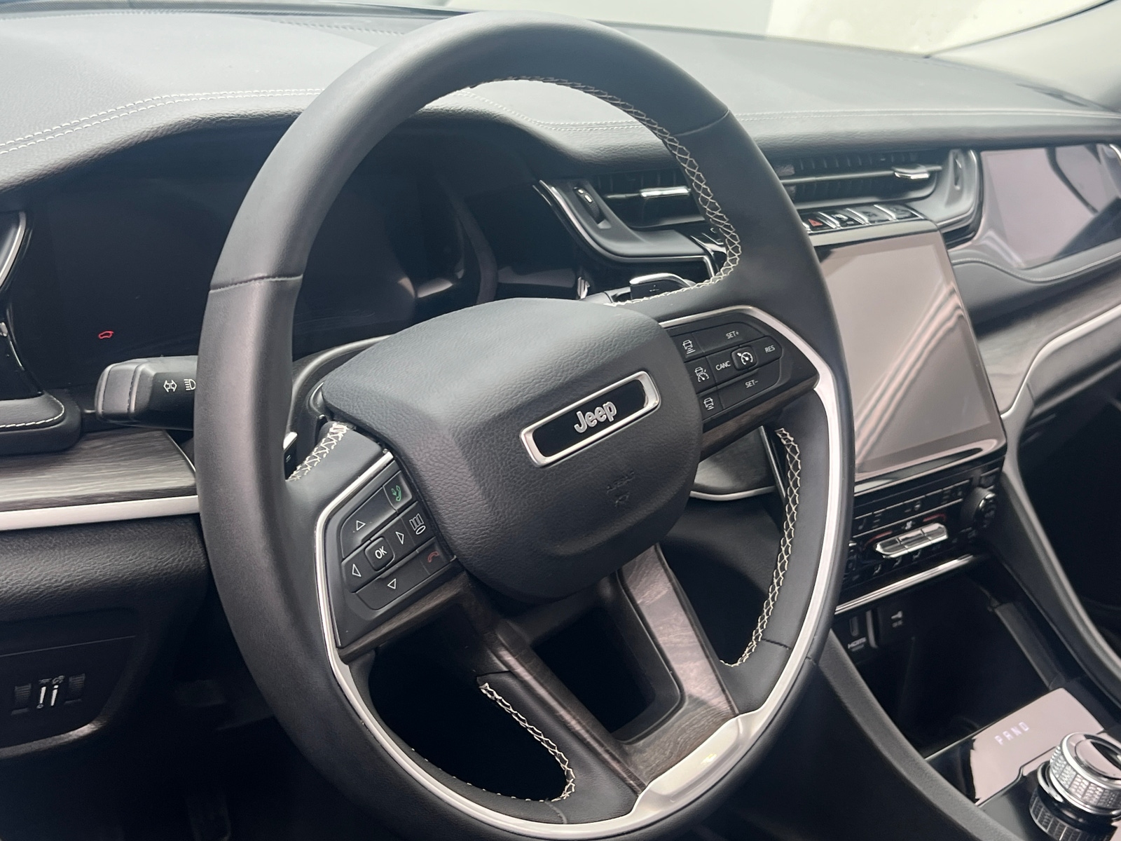 Thumbnail: 2023 Jeep Grand Cherokee L - 4